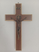 imagem de CRUCIFIXO MDF Cristo Metal com medalha são Bento 18 cm